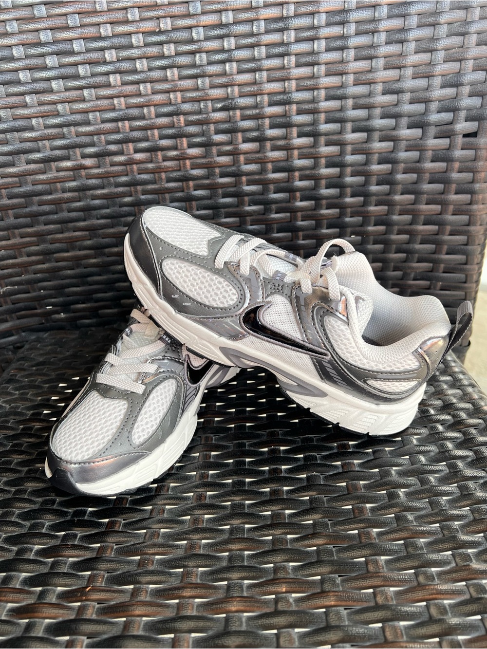 ✨New Nike Kids Silver and White Mesh Sneakers✨
